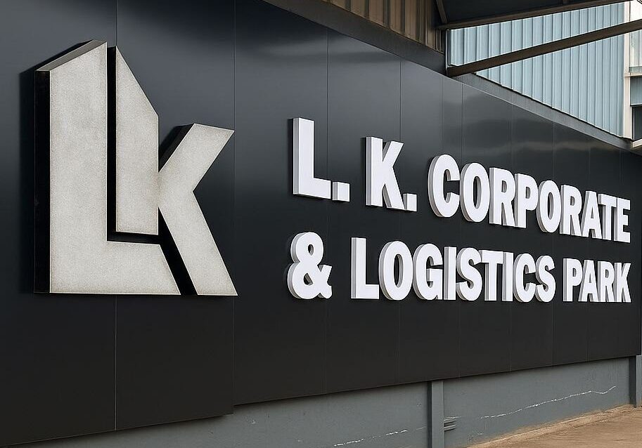 photo_6084735384802757453_y